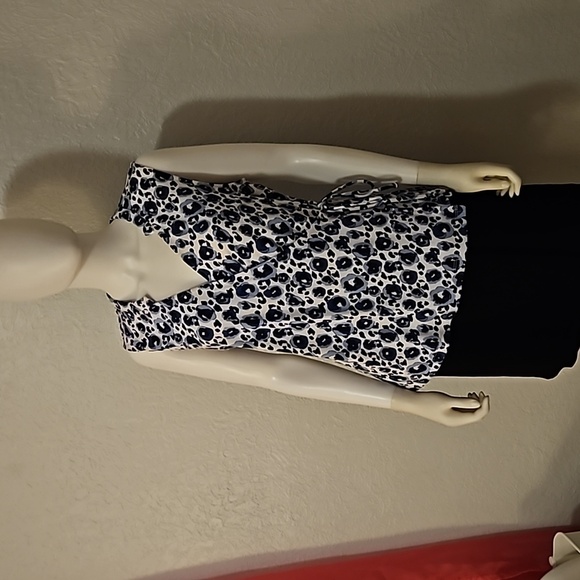 41 Hawthorn Aliska Sleeveless Front Wrap Surplice V-Neck Blouse - Picture 3 of 10